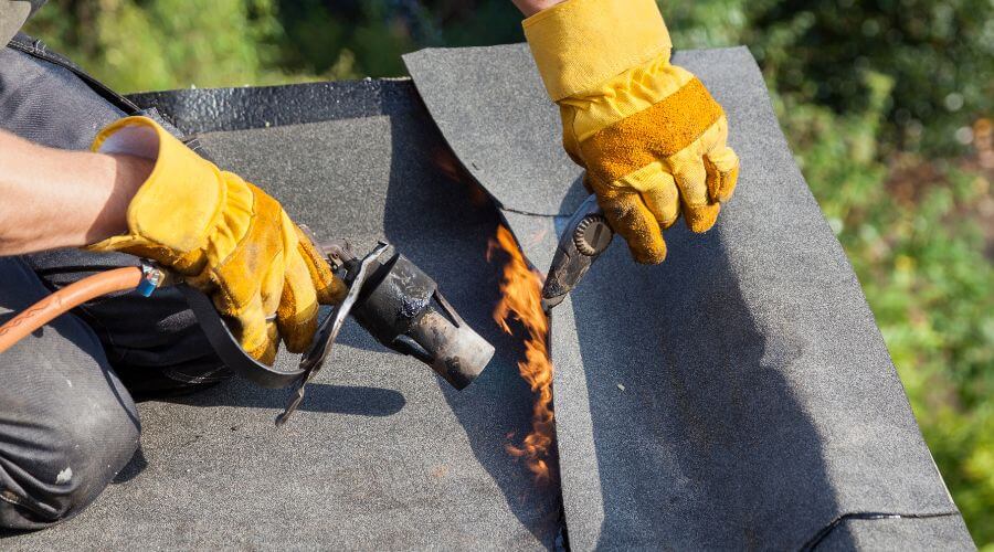 Professional gutter cleaning in Detroit, MI
